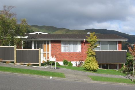 Photo of property in 8 Summit Road, Fairfield, Lower Hutt, 5011
