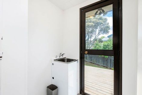 Photo of property in 28 Devonshire Road, Unsworth Heights, Auckland, 0632