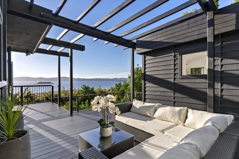 Photo of property in 11 Karaka Street, Eastbourne, Lower Hutt, 5013