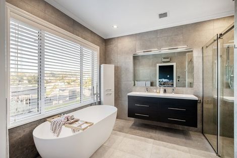 Photo of property in 6 Rushden Rise, Westmorland, Christchurch, 8025