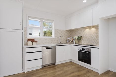 Photo of property in 33 Longburn Road, Henderson, Auckland, 0610