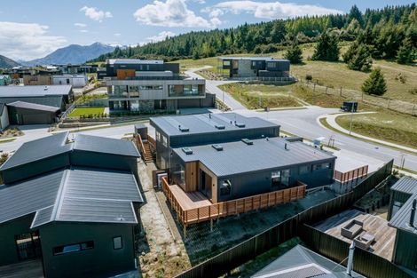 Photo of property in 21 Fenton Avenue, Wanaka, 9305