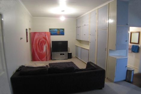 Photo of property in 51 Onewa Road, Northcote, Auckland, 0627