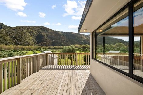 Photo of property in 1276 Coast Road, Wainuiomata Coast, Lower Hutt, 5373