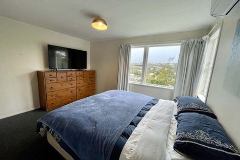 Photo of property in 7 Innes Way, Newlands, Wellington, 6037