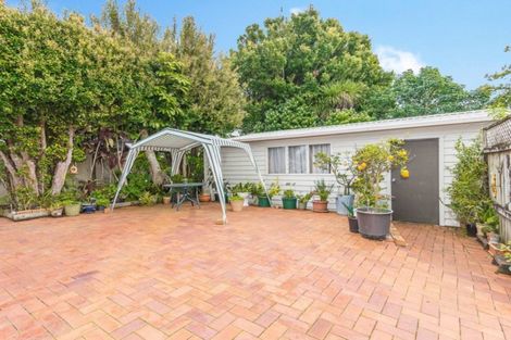 Photo of property in 3 Denyer Place, New Lynn, Auckland, 0600