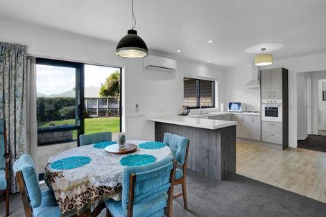 Photo of property in 6 Elizabeth Grove, Stratford, 4332