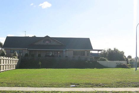 Photo of property in 53 Gandalf Crescent, Paraparaumu, 5032