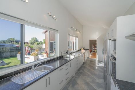 Photo of property in 17 Hahei Beach Road, Hahei, Whitianga, 3591