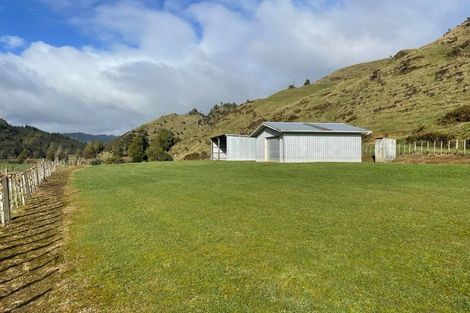 Photo of property in 254 Mangaonga Road, Ahititi, Urenui, 4378