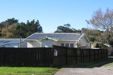 Photo of property in 2/93 Kaurilands Road, Titirangi, Auckland, 0604