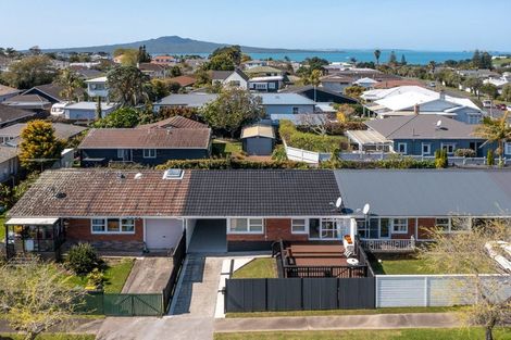 Photo of property in 3/50 Old Lake Road, Narrow Neck, Auckland, 0624