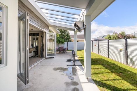 Photo of property in 1 Tennyson Avenue, Kelvin Grove, Palmerston North, 4414