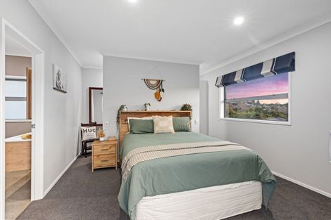 Photo of property in 111 Oteki Park Drive, Welcome Bay, Tauranga, 3112