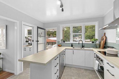 Photo of property in 2 Bella Grove, Naenae, Lower Hutt, 5011