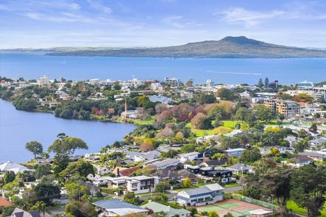 Photo of property in 37 Lake Pupuke Drive, Takapuna, Auckland, 0622