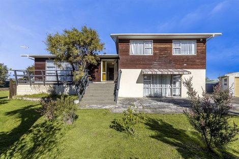 Photo of property in 16 Dunk Place, Milson, Palmerston North, 4414