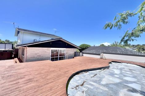 Photo of property in 2 King Richard Place, Browns Bay, Auckland, 0630