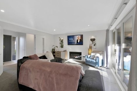 Photo of property in 19 Franklin Drive, Rangiora, 7400