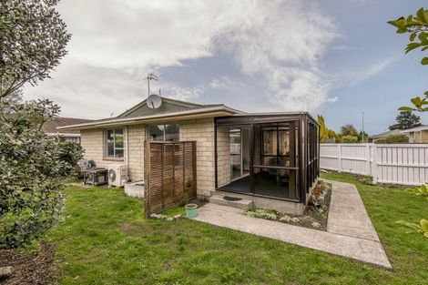 Photo of property in 2/6 Tamarisk Place, Parklands, Christchurch, 8083