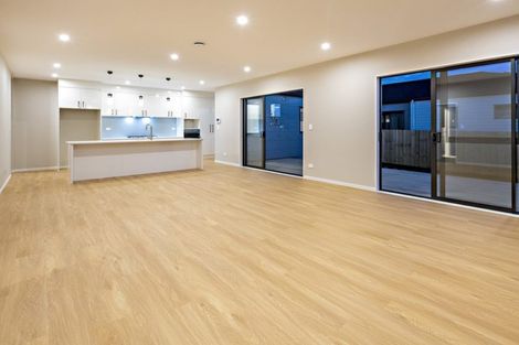 Photo of property in 12 Twin Parks Rise, Papakura, 2110