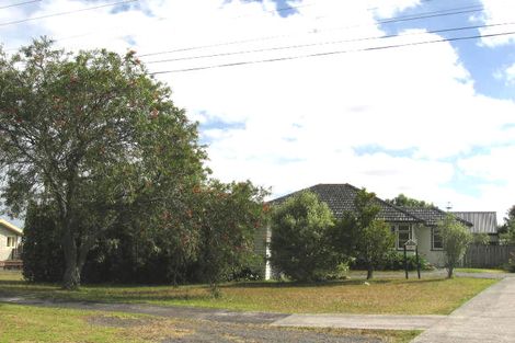 Photo of property in 1/252 East Coast Road, Forrest Hill, Auckland, 0620