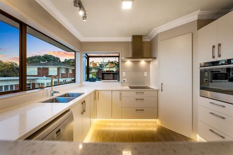 Photo of property in 2/9 Newhaven Terrace, Mairangi Bay, Auckland, 0630