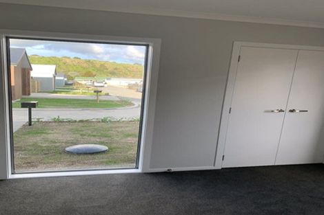 Photo of property in 28 Koru Loop, Paraparaumu, 5032