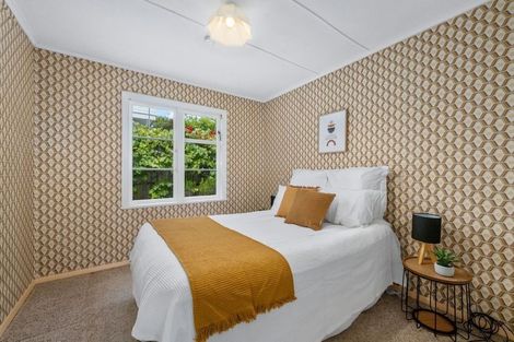 Photo of property in 87 Horoeka Street, Stokes Valley, Lower Hutt, 5019