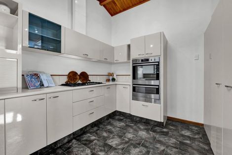 Photo of property in 8 Argyle Place, Highlands Park, New Plymouth, 4312