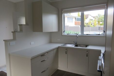 Photo of property in 16 Chipping Dale, Mangere Bridge, Auckland, 2022