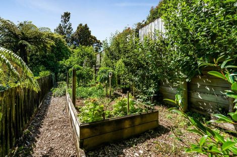 Photo of property in 11 Lynton Street, Upper Vogeltown, New Plymouth, 4310