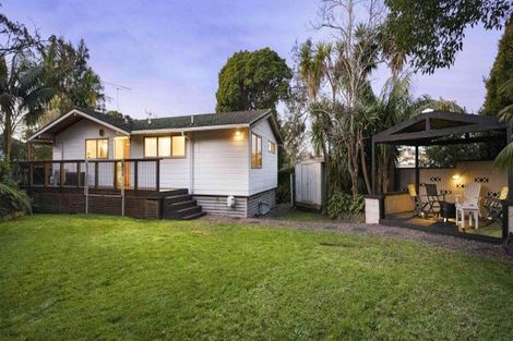 Photo of property in 35 Kurnell Drive, Botany Downs, Auckland, 2010