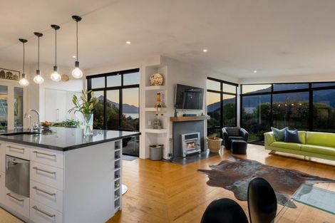 Photo of property in 4 Oregon Drive, Kelvin Heights, Queenstown, 9300