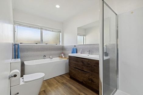 Photo of property in 14 Dennis Avenue, Hillpark, Auckland, 2102