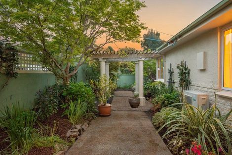 Photo of property in 1 Colquhoun Street, Glenross, Dunedin, 9011