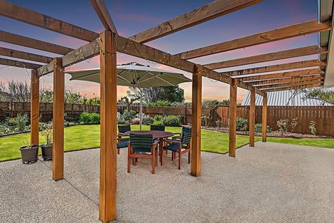 Photo of property in 27 Quadrant Heights, Paraparaumu, 5032