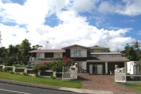 Photo of property in 68 La Rosa Street, Green Bay, Auckland, 0604