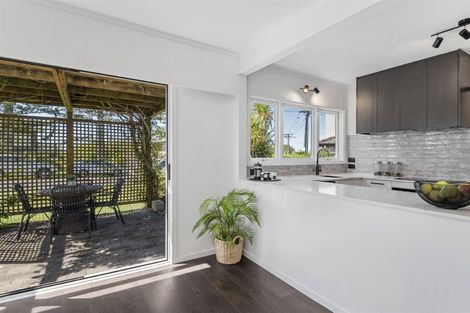 Photo of property in 1/16 Rangitoto Terrace, Milford, Auckland, 0620