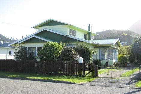 Photo of property in 49 York Street, Picton, 7220