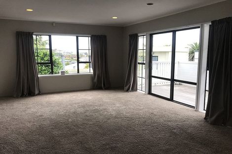 Photo of property in 2/4 Penning Road, Castor Bay, Auckland, 0620