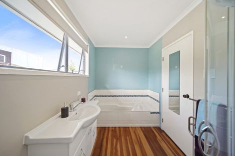 Photo of property in 34 Reelick Avenue, Pakuranga Heights, Auckland, 2010