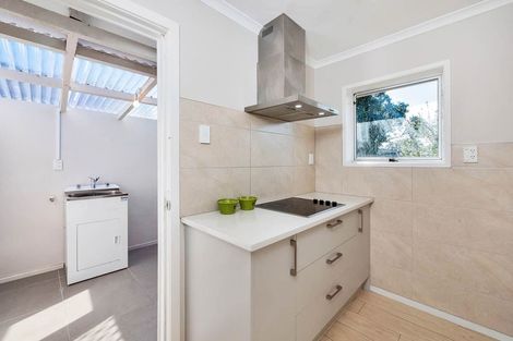 Photo of property in 5 Solar Road, Glen Eden, Auckland, 0602