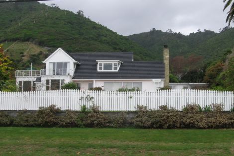 Photo of property in 75 Winara Avenue, Waikanae, 5036