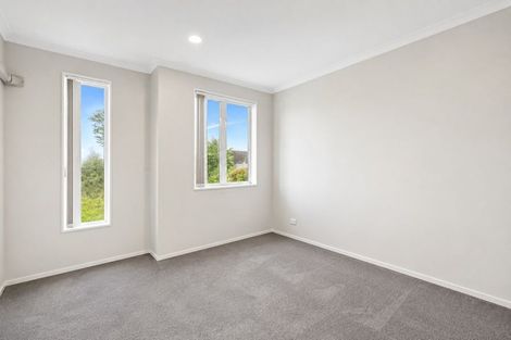 Photo of property in 19 Stitchbird Crescent, Papakura, 2110