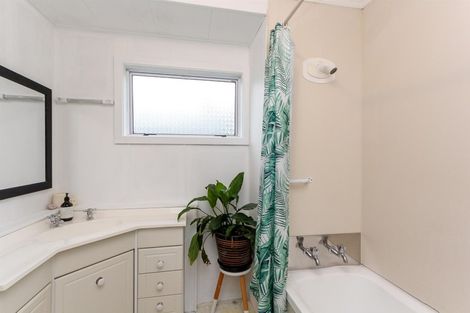 Photo of property in 126 Omata Road, Marfell, New Plymouth, 4310