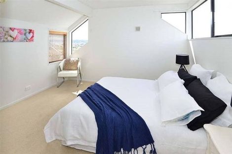 Photo of property in 1/21 Jumento Place, Unsworth Heights, Auckland, 0632