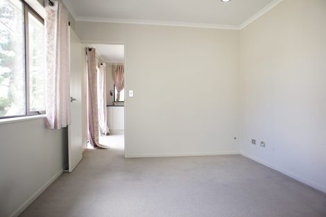 Photo of property in 86 Rising Parade, Fairview Heights, Auckland, 0632