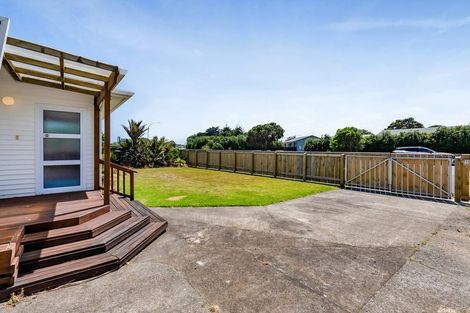 Photo of property in 32 Dieffenbach Street, Opunake, 4616