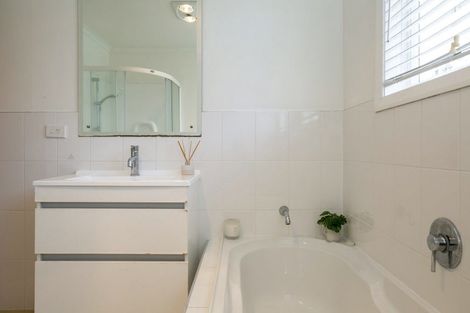 Photo of property in 52 Mere Road, Taupo, 3330
